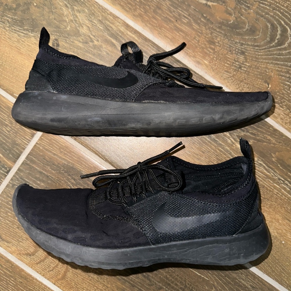 Nike women’s sneakers